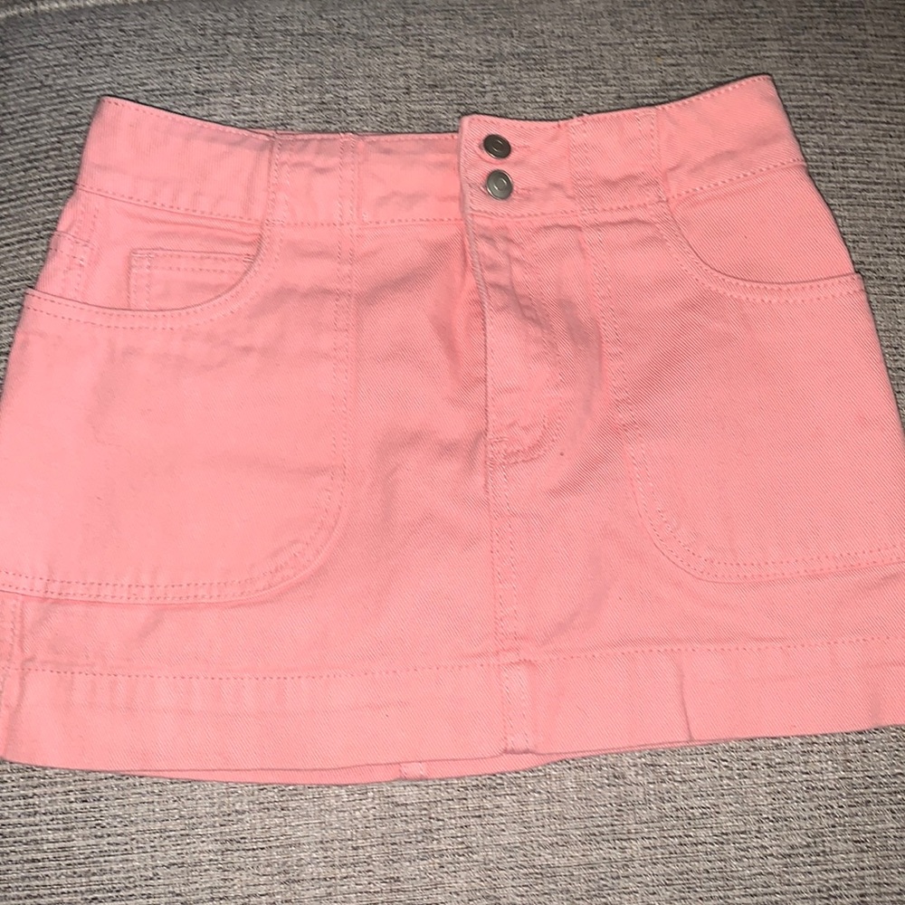 Pink mini skirt (like new)